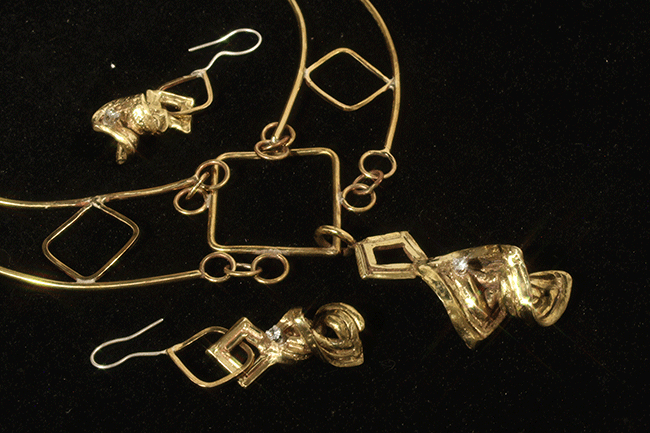 A neckless with goemetric shapes