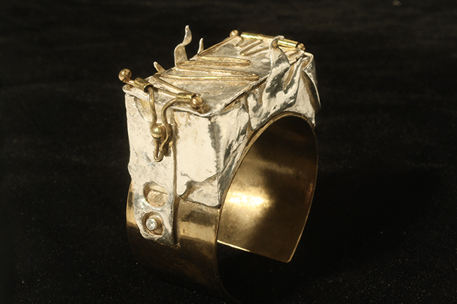 A ring with a box ontop